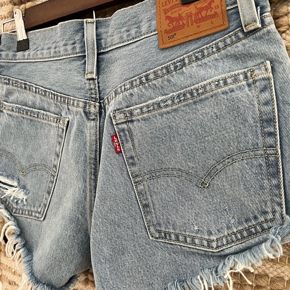 LEVIS 501 | Cut Off Distressed Denim Shorts - Picture 6 of 8